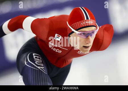 HEERENVEEN - Peder Kongshaug (NOR) en action dans le 1500 avec les hommes aux distances du Championnat d'Europe. ANP VINCENT JANNINK Banque D'Images