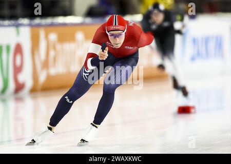 HEERENVEEN - Peder Kongshaug (NOR) en action dans le 1500 avec les hommes aux distances du Championnat d'Europe. ANP VINCENT JANNINK Banque D'Images