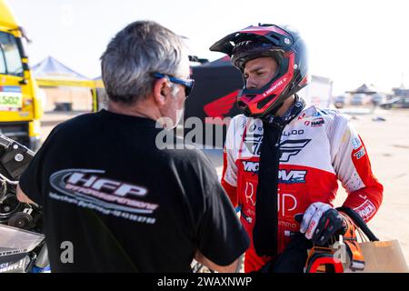 Al Duwadimi, Arabie saoudite. 07 janvier 2024. DUMONTIER Romain (fra), Team Dumontier Racing, Husqvarna, moto, FIM W2RC, portrait lors de l'étape 2 du Dakar 2024 le 7 janvier 2024 entre Al Henakiyah et Al Duwadimi, Arabie Saoudite - photo Julien Delfosse/DPPI crédit : DPPI Media/Alamy Live News Banque D'Images