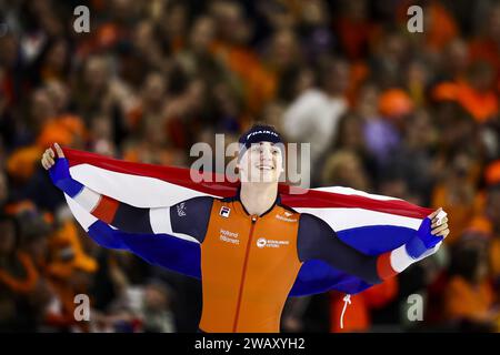 HEERENVEEN - Jenning de Boo (NED) se réjouit après avoir remporté le 500 mètres aux distances du Championnat d'Europe. ANP VINCENT JANNINK Banque D'Images