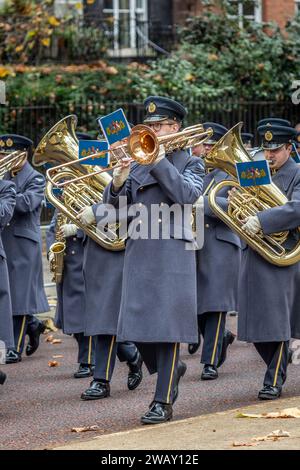 Groupe central du tromboniste de la Royal Air Force, Birdcage Walk, Londres, Royaume-Uni Banque D'Images