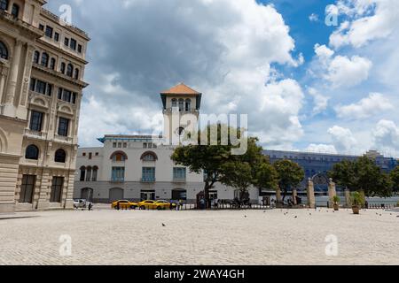 LA HAVANE, CUBA - 27 AOÛT 2023 : terminal Sierra Maestra port à la Havane, Cuba à Plaza de San Francisco de Asis Banque D'Images