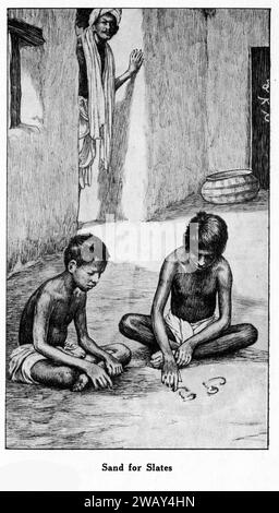 Gravure de deux garçons penchés dans une classe en plein air en Inde, vers 1928. Banque D'Images