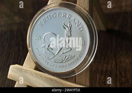 Silver Krugerrand 1 Rand 2018 Afrique du Sud. Pièce d'investissement en argent en capsule. Banque D'Images