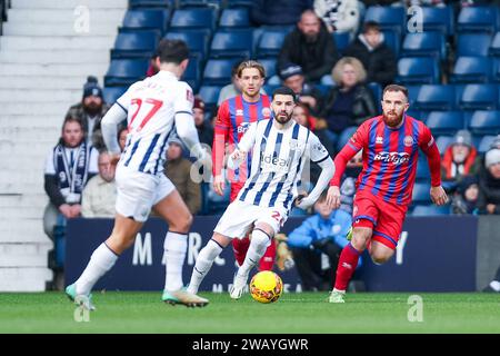 West Bromwich, Royaume-Uni. 07 janvier 2024. Alex Mowatt de West Bromwich Albion en action lors de l'Emirates FA Cup match entre West Bromwich Albion et Aldershot Town aux Hawthorns, West Bromwich, Angleterre le 7 janvier 2024. Photo de Stuart Leggett. Usage éditorial uniquement, licence requise pour un usage commercial. Aucune utilisation dans les Paris, les jeux ou les publications d'un seul club/ligue/joueur. Crédit : UK Sports pics Ltd/Alamy Live News Banque D'Images