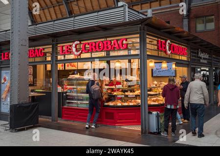 Une succursale de la boulangerie le Crobag dans la gare de Kiel, Kiel, Schleswig-Holstein, Allemagne. Banque D'Images