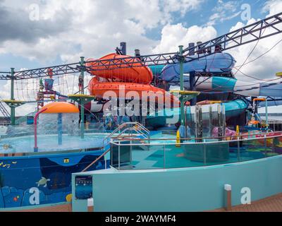 Vue générale du parc aquatique Aquapark sur le MSC Euribia en Europe du Nord (juillet 23). Banque D'Images