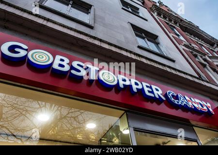 Signalétique pour Gobstoppers Candy, un magasin de bonbons à Belfast en Irlande du Nord, vendant entre autres bonbons, bonbons brise-jawbreak. Banque D'Images