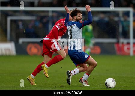 Anthony Gomez Mancini de Hartlepool United affronte Renny Smith d'Oxford City lors du match de la Ligue nationale de Vanarama entre Hartlepool United et Oxford City à Victoria Park, Hartlepool le samedi 6 janvier 2024. (Photo : Mark Fletcher | MI News) crédit : MI News & Sport / Alamy Live News Banque D'Images