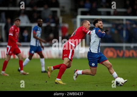 Anthony Gomez Mancini de Hartlepool United affronte Renny Smith d'Oxford City lors du match de la Ligue nationale de Vanarama entre Hartlepool United et Oxford City à Victoria Park, Hartlepool le samedi 6 janvier 2024. (Photo : Mark Fletcher | MI News) crédit : MI News & Sport / Alamy Live News Banque D'Images