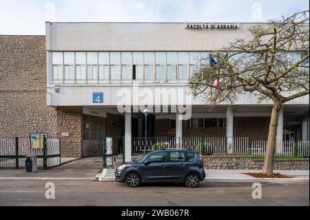 Palerme, Sicile, Italie, 14 décembre 2023 - façade de la faculté d'agriculture de l'université Banque D'Images