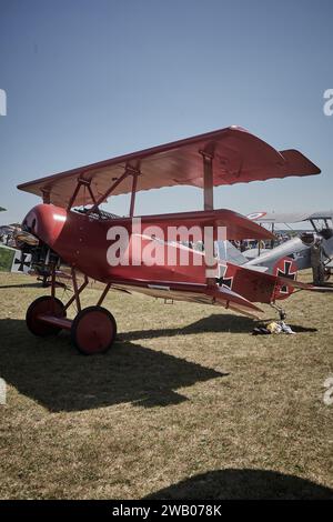 Red Fokker Dr.I Dreidecker garé Banque D'Images