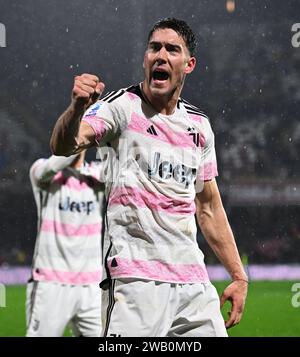 Salerne, Italie. 7 janvier 2024. Dusan Vlahovic du FC Juventus célèbre à la fin de la série italienne Un match de football entre Salernitana et le FC Juventus à Salerne, Italie, le 7 janvier 2024. Crédit : Federico Tardito/Xinhua/Alamy Live News Banque D'Images