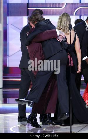 Beverly Hills, États-Unis. 07 janvier 2024. Matty Matheson et Jeremy Allen White reçoivent le prix de la meilleure série télévisée - comédie musicale pour « The Bear » lors du 81e Golden Globe Awards qui s’est tenu à l’hôtel Beverly Hilton le 7 janvier 2024 à Beverly Hills, en Californie. Crédit : PMC/Alamy Live News Banque D'Images