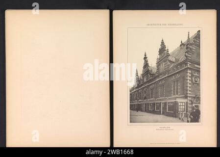 Vue du Vleeshal à Haarlem, Anonyme, c. 1884 - en 1894 ou avant l'imprimeur photomécanique : Haarleméditor : pignon décoré collotype papier Leipzig. Hall de marché salle de viande Banque D'Images