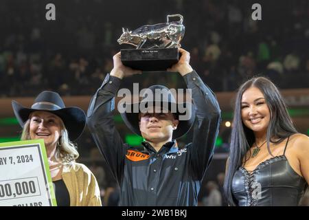 New York, États-Unis. 07 janvier 2024. NEW YORK, NEW YORK - 07 JANVIER : Austin Richardson remporte le Professional Bull Riders 2024 Unleash the Beast au Madison Square Garden le 7 janvier 2024 à New York. (Photo Ron Adar/SOPA Images/Sipa USA) crédit : SIPA USA/Alamy Live News Banque D'Images