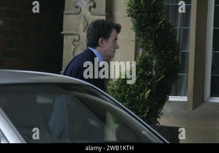 Peter Mandelson, commissaire européen chargé du commerce, arrive au Selsdon Park Hotel, dans le Surrey, pour une réunion secrète avec le Premier ministre Tony Blair, le 19 mai 2006. Banque D'Images