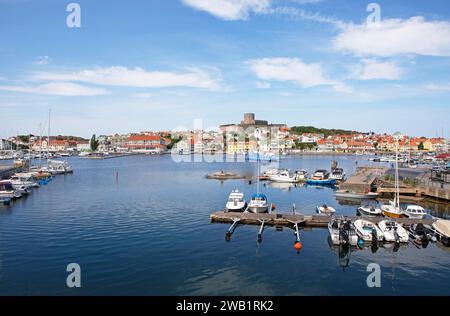 Île de l'archipel de Marstrandsoe avec le port et la forteresse de Carlsten, Marstrand, Vaestra Goetalands laen, Suède Banque D'Images