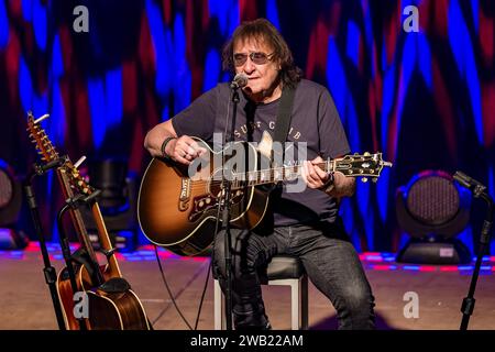 Cottbus, Allemagne. 05 janvier 2024. L'ex-leader de Puhdys Dieter 'Maschine' Birr sera sur scène avec son programme 'Maschine intim - Lieder für Generationen'. Crédit : Frank Hammerschmidt/dpa/Alamy Live News Banque D'Images