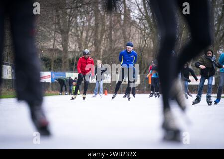 Utrecht, pays-Bas. 08 janvier 2024. UTRECHT - patineurs sur la patinoire du Doornsche IJsclub. ANP JEROEN JUMELET pays-bas Out - belgique Out Credit : ANP/Alamy Live News Banque D'Images