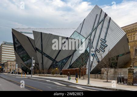 Le Musée royal de l'Ontario (ROM) est un vaste et complet musée d'art, de culture mondiale et d'histoire naturelle situé à Toronto, au Canada. Banque D'Images