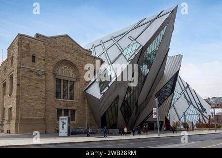 Le Musée royal de l'Ontario (ROM) est un vaste et complet musée d'art, de culture mondiale et d'histoire naturelle situé à Toronto, au Canada. Banque D'Images