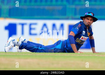 Colombo, Sri Lanka. 08 janvier 2024. Le Sri Lanka Dasun Shanaka manque le ballon en jouant lors du 2e match international de cricket d'une journée (ODI) entre le Sri Lanka et le Zimbabwe au R. Premadasa Stadium à Colombo le 08 janvier 2024. Viraj Kothalwala/Alamy Live News Banque D'Images