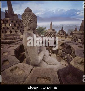 Indonésie, Yogyakarta. Stupas Borobudur. Banque D'Images