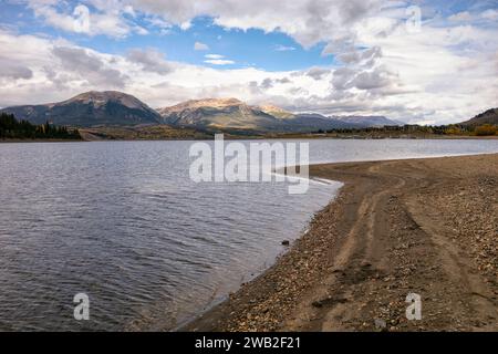 Rivage du réservoir de Dillon, Colorado Banque D'Images