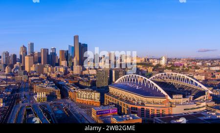 Seattle, Washington Skyline au crépuscule en décembre Banque D'Images