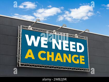 Nous avons besoin d'un changement écrit sur un panneau d'affichage Banque D'Images