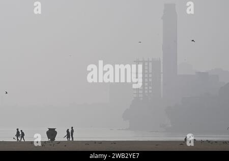 Mumbai, Inde. 05 janvier 2024. MUMBAI, INDE - 4 JANVIER : brume au-dessus de la ville à Marine Drives, le 4 janvier 2024 à Mumbai, en Inde. (Photo Anshuman Poyrekar/Hindustan Times/Sipa USA ) crédit : SIPA USA/Alamy Live News Banque D'Images