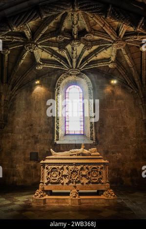 Tombe du grand explorateur portugais Vasco da Gama dans le monastère de Jerónimos à Belém, Lisbonne, Portugal Banque D'Images