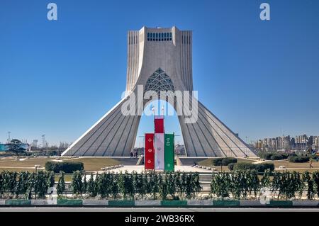 Tour Azadi (Borj-e Azadi), alias Tour Shahyad, Téhéran, Iran. Construit en 1971 pour commémorer le 2500e anniversaire de la fondation de l'Empire perse Banque D'Images