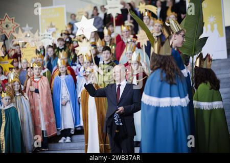 Bundeskanzler OLAF Scholz SPD aufgenommen beim traditionellen Empfang der Sternsinger im Bundeskanzleramt à Berlin, 08.01.2024. Berlin Deutschland *** Chancelier fédéral OLAF Scholz SPD photographié à la traditionnelle réception des chanteurs de chant à la Chancellerie fédérale de Berlin, 08 01 2024 Berlin Allemagne Copyright : xFelixxZahnx Banque D'Images