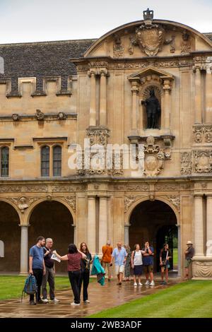 Royaume-Uni, Angleterre, Oxfordshire, Oxford, St John’s College, visiteurs à Canterbury Quadrangle Banque D'Images