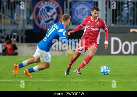 Raffaele Pucino de SSC Bari porte le ballon lors du match du championnat italien de football de Serie B entre Brescia Calcio et SSC Bari à Mario Rigamon Banque D'Images