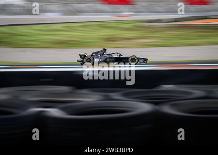 Entraînement de voiture électrique Black Formula E sur le circuit Ricardo Tormo de Valence lors de l'ABB FIA Formula E Test 2024 Banque D'Images