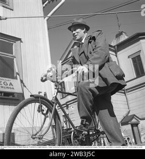 Johan Behrn. Entrepreneur et constructeur. 1879-1960. On le voyait souvent sur son vélo dans les rues de la ville Örebro s'occuper de ses propriétés dans le centre de Örebro. En 1942, il était alors le plus grand propriétaire individuel de Suède. Kristoffersson réf. A11-1 Banque D'Images