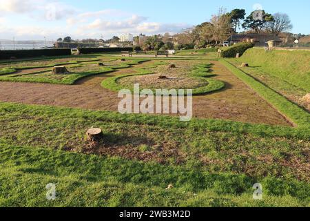 Les souches des palmiers emblématiques des jardins d'Abbey Park (jardins italiens) sur le front de mer à Torquay, dans le sud du Devon. Banque D'Images