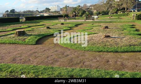 Les souches des palmiers emblématiques des jardins d'Abbey Park (jardins italiens) sur le front de mer à Torquay, dans le sud du Devon. Banque D'Images