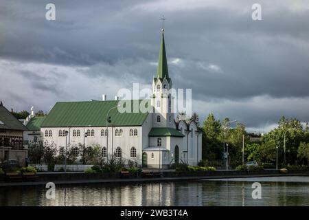 REYKJAVIK, ISLANDE - 27 JUIN 2014 : église Frikirkjan en bois à Reykjavik en Islande Banque D'Images