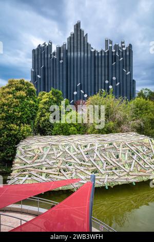 Poitiers, France - 14 août 2023 : le Futuroscope est un parc à thème en France qui traite des technologies médiatiques du futur. Il est situé dans C Banque D'Images