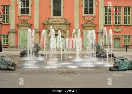 Pas de gens à la Fontaine des quatre quarts ou Fontanna Czterech Kwartałów dans la ville principale de Gdansk, Pologne, Europe, UE Banque D'Images