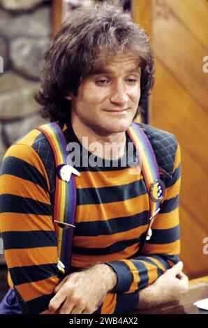 Série télévisée Mork & Mindy 1978 - 1982 USA 1978 saison 1, Mork Goes public réalisateur : Joel Zwick Robin Williams Banque D'Images