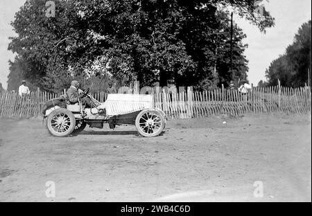 Première édition des 24 heures du Mans course de voitures de sport d'endurance (24 heures du Mans). 26 et 27 juin 1906. Photo de Jean de Biré Banque D'Images