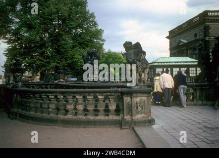 Jardins du Musée Zwinger à Dresde, Allemagne de l'est. 1982 Banque D'Images