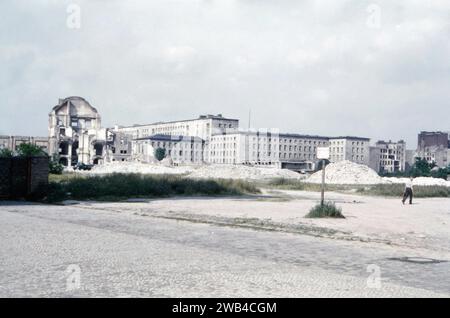 Berlin, la ville déserte, en partie détruite après la Seconde Guerre mondiale, et le début de la reconstruction, vers 1958 Banque D'Images