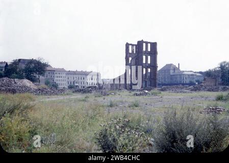 Berlin, la ville déserte et partiellement détruite après la Seconde Guerre mondiale, vers 1958 Banque D'Images