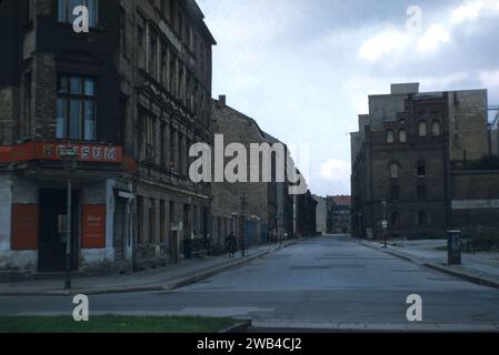 Berlin, la ville déserte et partiellement détruite après la Seconde Guerre mondiale, vers 1958 Banque D'Images